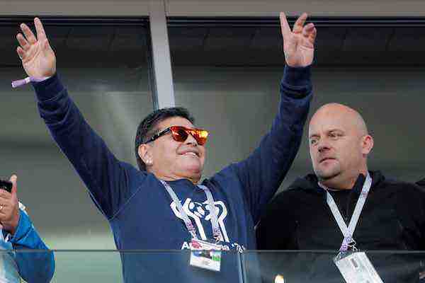 Maradona elogió a México por "dejar bien parado al fútbol latinoamericano"