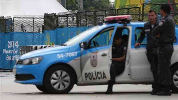 Policías brasileños prestan guardia en inmediaciones del estadio Maracaná en Río de Janeiro (Brasil). EFE