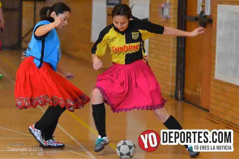 Futbol con polleras ecuatorianas en Chicago