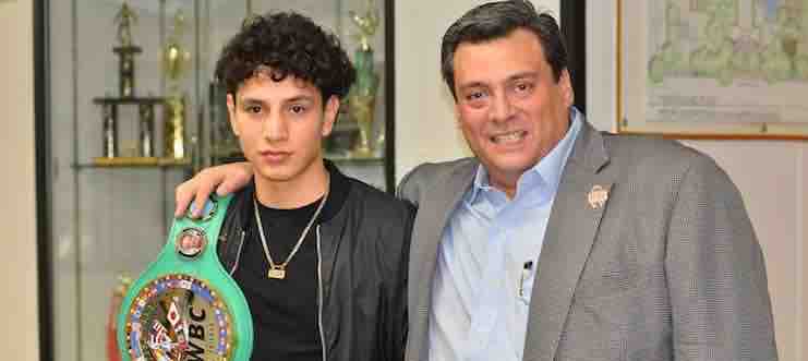 Rolando Vargas tiene todo para ser campeón mundial dijo Mauricio Sulaimán.