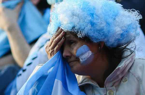 Desilusión total en Buenos Aires tras la debacle Argentina