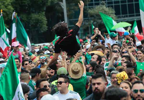 FIFA abre investigación a México por el ¡¡ehhh puuuu...!!