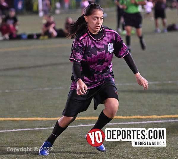 Entrevista: María Fernanda llega de madrugada y debuta en la Kelly Soccer League
